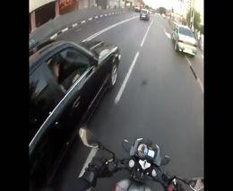 Водитель BMW подрезал мотоциклиста