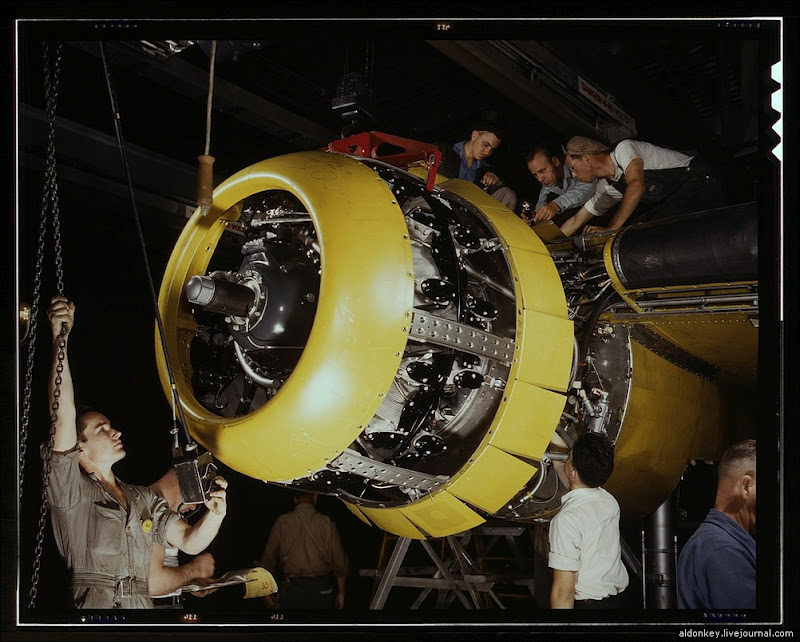 Процесс сборки американского бомбардировщика Б-25 (19 фото)