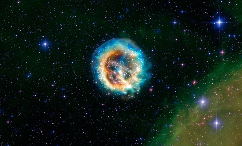 Этот снимок осколков взорвавшейся звезды, известных как остатки сверхновой 1E 0102.2-7219 или коротко 