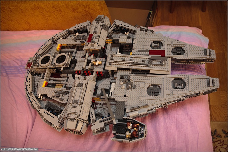 Millennium Falcon из Лего (19 фото)