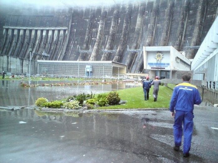 Катострофа. Саяно-Шушенская ГЭС. (22 фото)