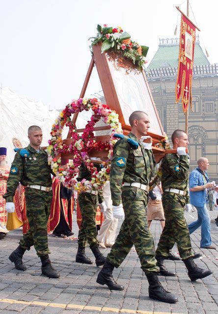 День ВДВ отметили пять тысяч бывших десантников (60 фото)