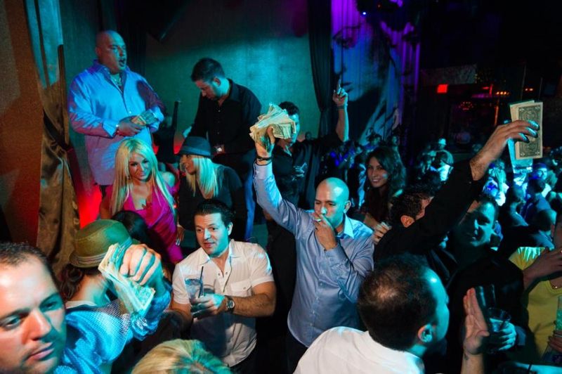 VIP-вечеринка с дождём из стодолларовых купюр в качестве конфетти в ночном клубе, где работаются девушки Кабана-Кенди. В качестве приглашённой звезды – известный хип-хоп исполнитель Фет Джо.