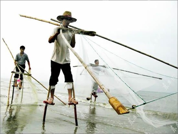 Интересный способ рыбалки (7 фото)