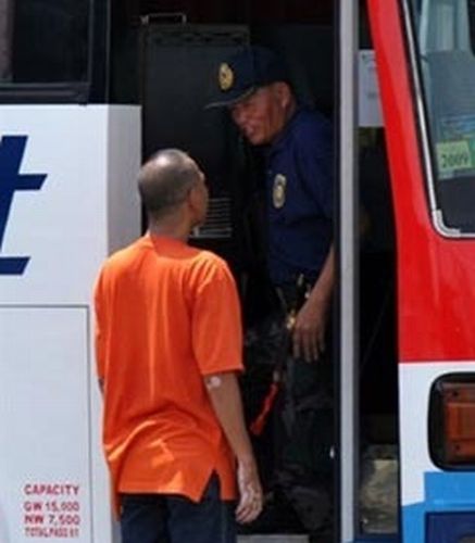 Захват автобуса с туристами в Маниле (2 видео)