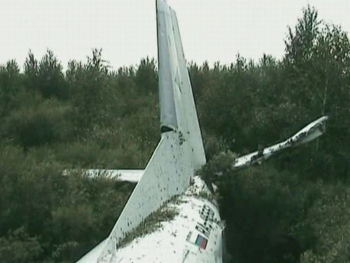 В Благовещенске Ан-24 промахнулся мимо посадочной полосы (9 фото)