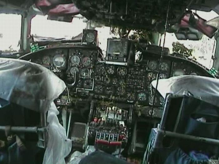 В Благовещенске Ан-24 промахнулся мимо посадочной полосы (9 фото)