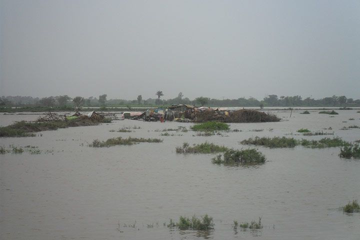 Пакистан восстанавливается после наводнения 2010 года (11 фото)