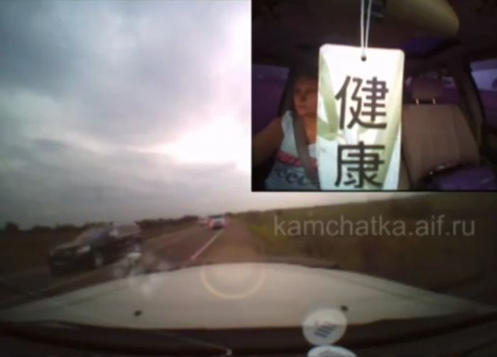 Правительственный кортеж протаранил машину женщины с ребенком (фото+видео)