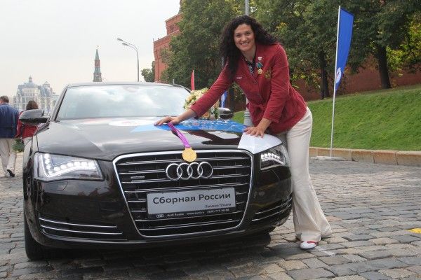 Российские олимпийцы 2012 получили по новому Audi (16 фото)