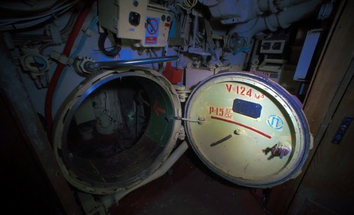 Заброшенная подводная лодка (21 фото)