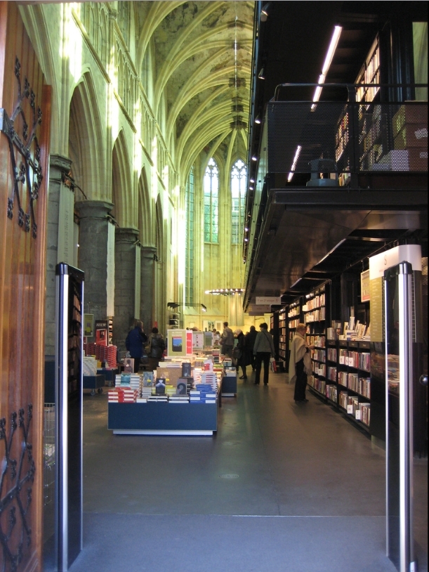 Книжный магазин в Нидерландах (31 фото)