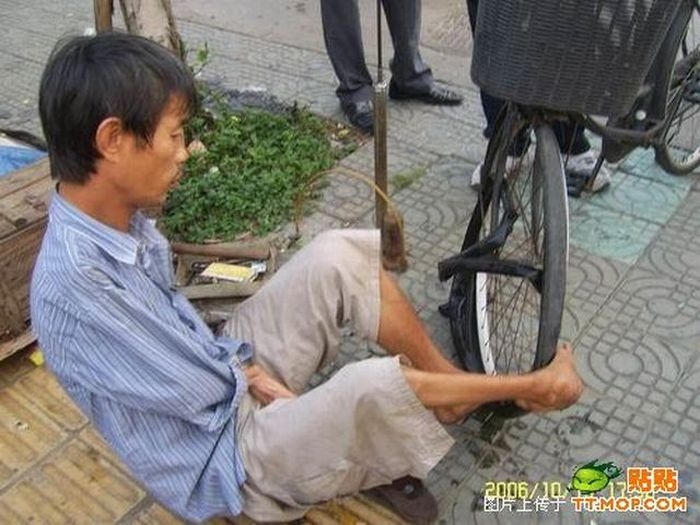 Безрукий парень из Китая (20 фото)