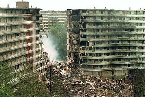 Грузовой самолёт упал на жилые дома Амстердама (Нидерланды) 5 октября 1992 года. Погибли 43 человека.