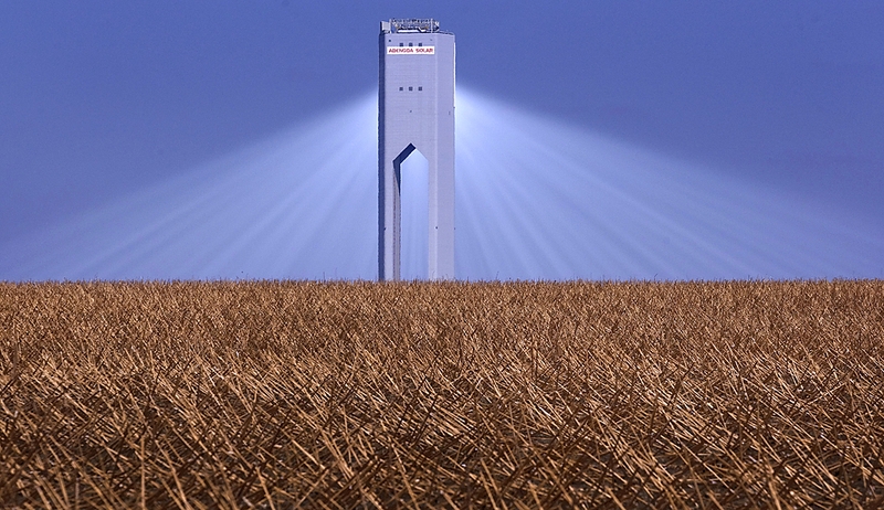 Новые гелиоэнергетические установки башенного типа PS20 аккумулируют солнечный свет на зеркалах, которые называются как 