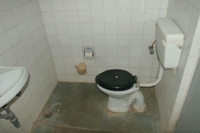 Не ходите, дети, в туалеты Индии. Часть 2. (2 фото)