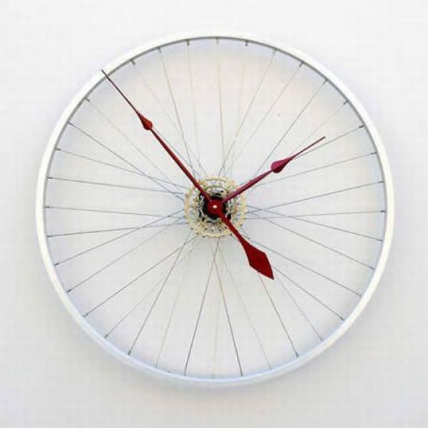 Часы из велосипедного колеса