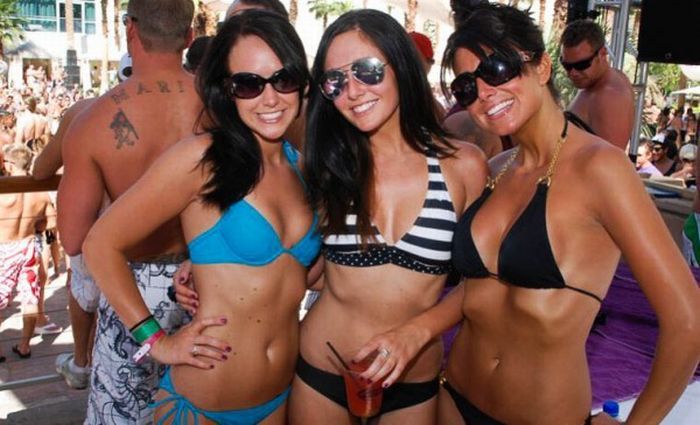 Горячие девчонки Лас-Вегаса на вечеринке у бассейна (96 фото) 