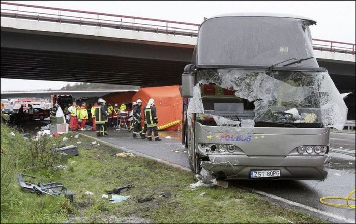 В Германии разбился автобус с польскими туристами (8 фото+видео)