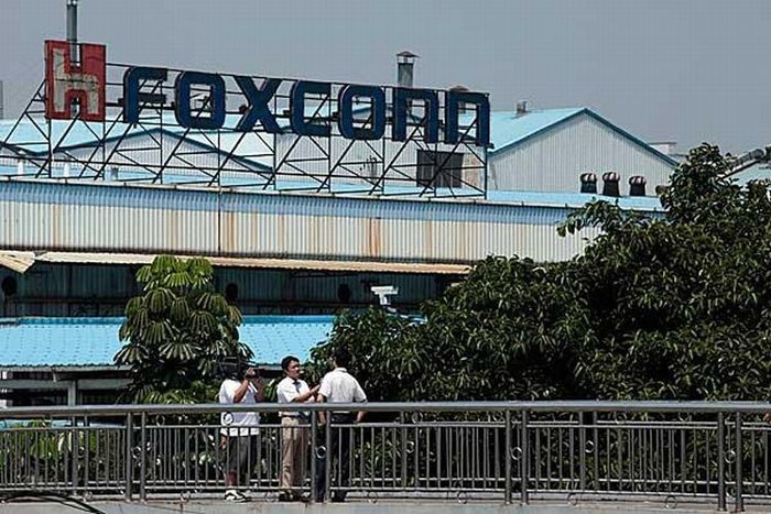 Foxconn доводит сотрудников до самоубийства (3 фото)