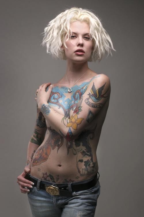 Татуированные модели (35 фото)