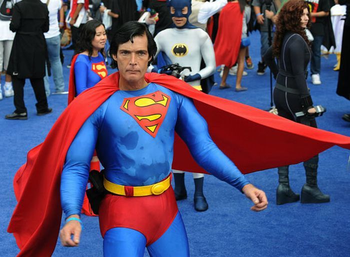 Уилл Феррелл собрал рекордное число супергероев (20 фото)