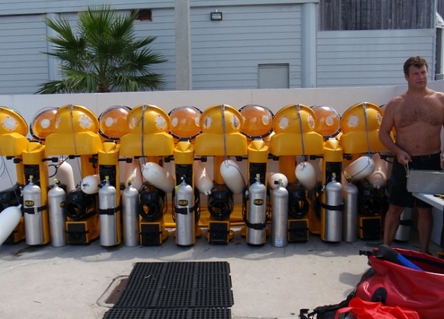 Подводный скутер HydroBOB (14 фото)