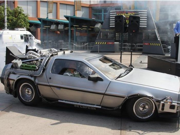 Юбилейный слет любителей DeLorean (11 фото)