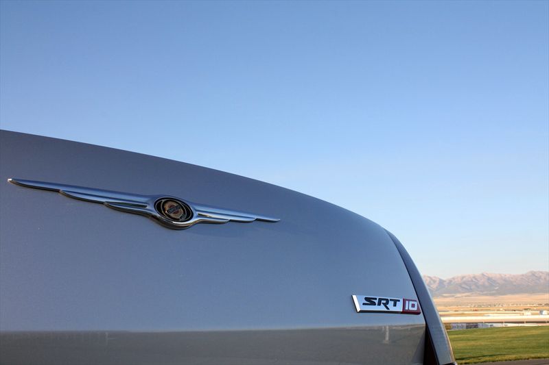Chrysler 300C  с мотором  V10 от Dodge Viper (26 фото+видео)