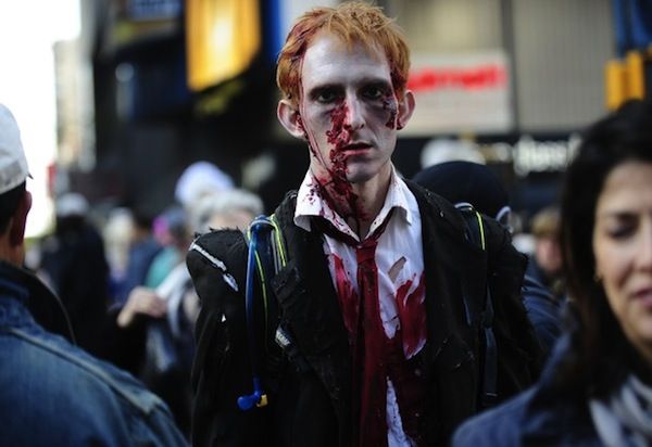 Зомби вышли на улицы  (59 фото)