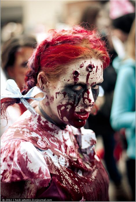 Парад зомби в Торонто (75 фото + 1 видео)