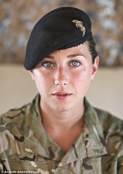 Женщины-военнослужащие в Афганистане (25 фото)