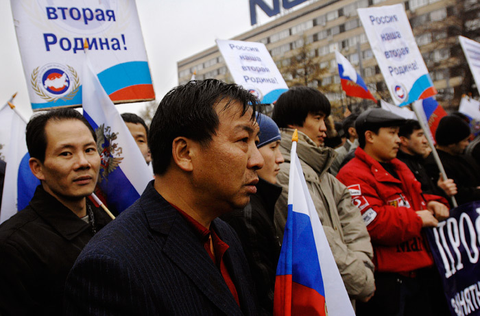 Митинг гастарбайтеров в поддержку Путина (7 фото)