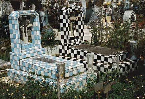 Самые необычные надгробия (60 фото)