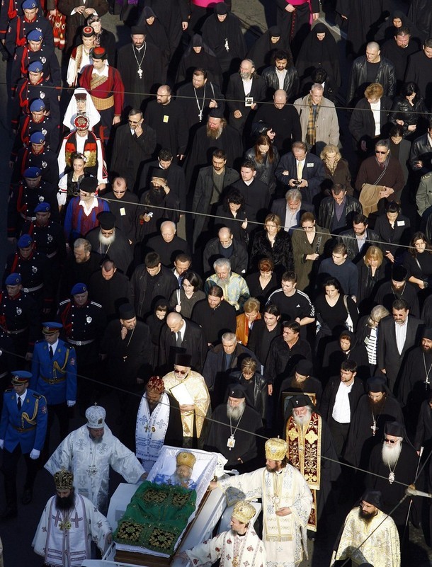 Похороны патриарха Павла в Белграде (10 фото)