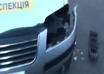 Водитель автобуса протаранил машину полиции