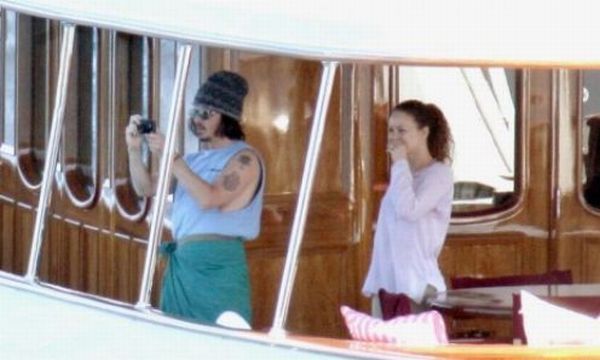 Джонни Депп сдает свою яхту на лето (12 фото)