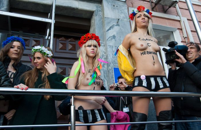 Femen наконец успокоили (20 фото)