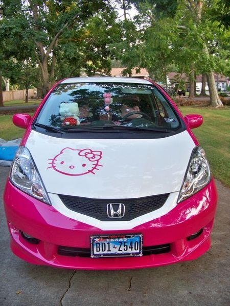 Девчачий авто в стиле Hello Kitty (21 фото)