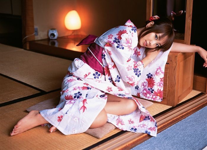 Японки в кимоно (24 фото)
