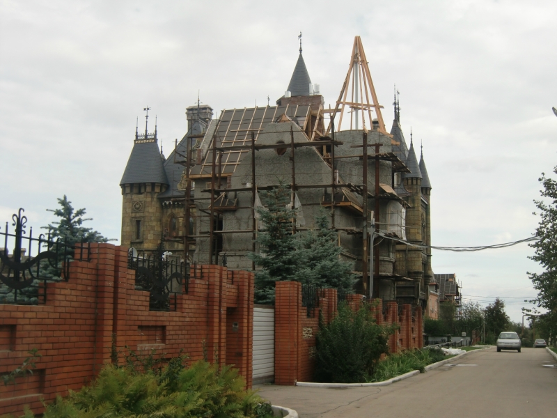 Российский замок (2 фото)