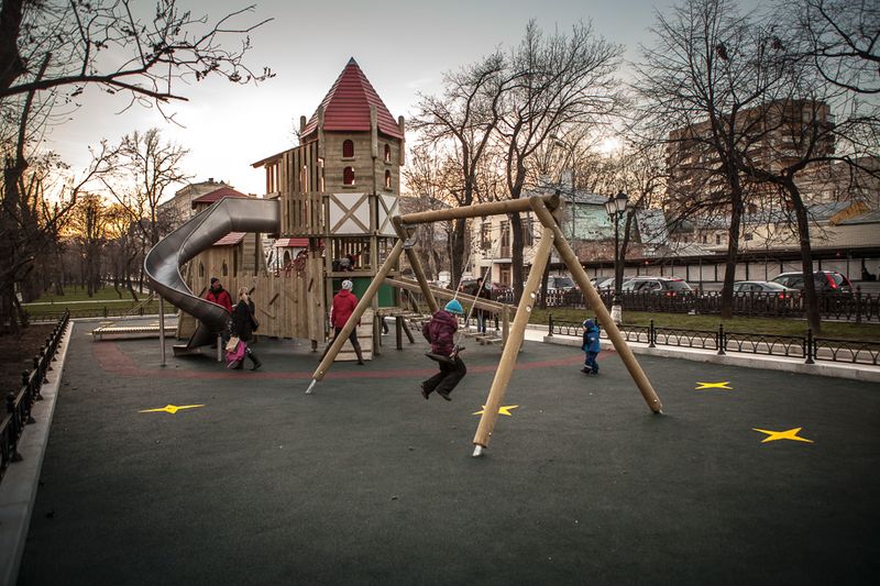 Про детские площадки (24 фото)