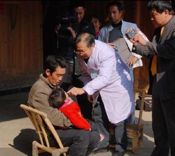 Жертвы зараженного Китая (13 фото)