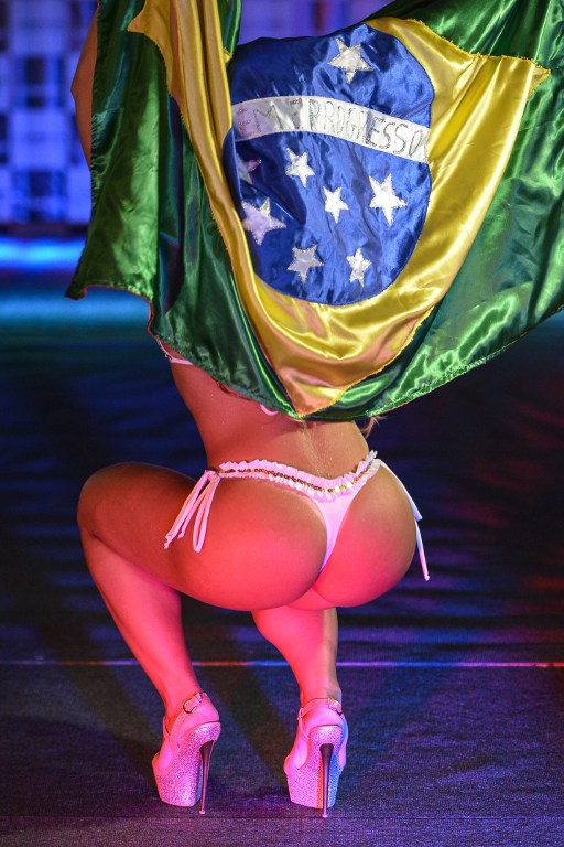 попа, задница, бразилия, бразильянка, красивая попка, в бикини