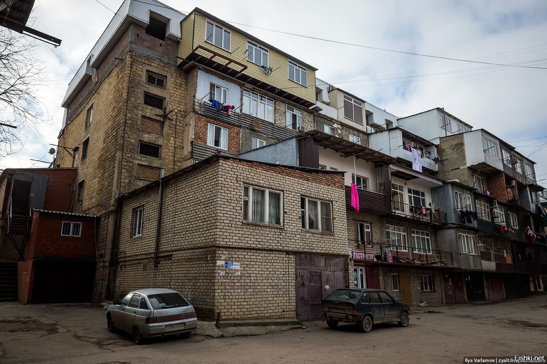 Эти 40 образцов архитектурного искусства доказывают, что русские балконы всем балконам балконы.

