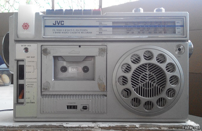 У меня отец привез после "интернационального долга" пару агрегатов - JVC (на фото) и ORION (фото нет, но похож на тот что побольше). Меломанили с 1982.