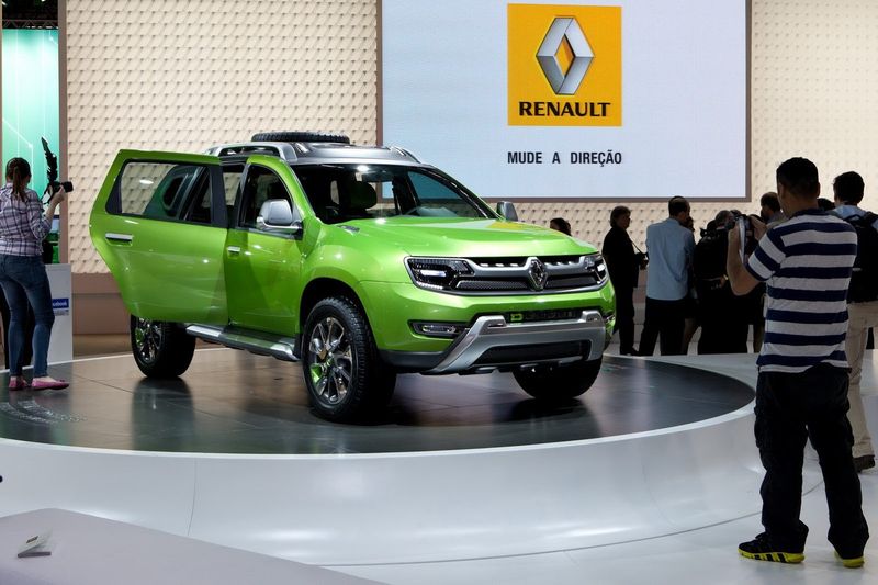 Компания Renault показала новый концепт DCross (6 фото)