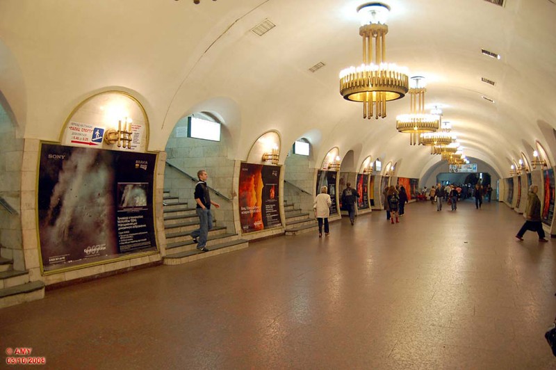 Киевский метрополитен. Реклама повсюду! (23 фото)