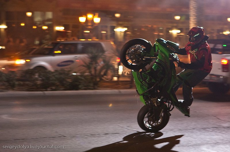 Танцы на мотоциклах (18 фото+видео)