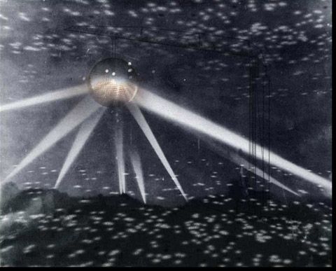 Мишель де Бруан строит самый большой в мире шар для дискотеки  (10 фото)